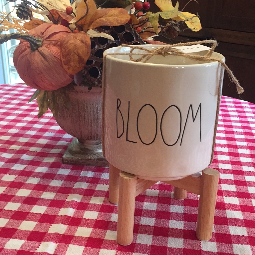 NWT Rae Dunn Flower Pot